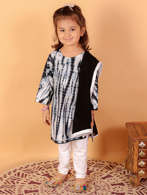 Vastramay SISHU Girls Black & White Pure Cotton Tie-Dye Kurta Leggings & Dupatta Set